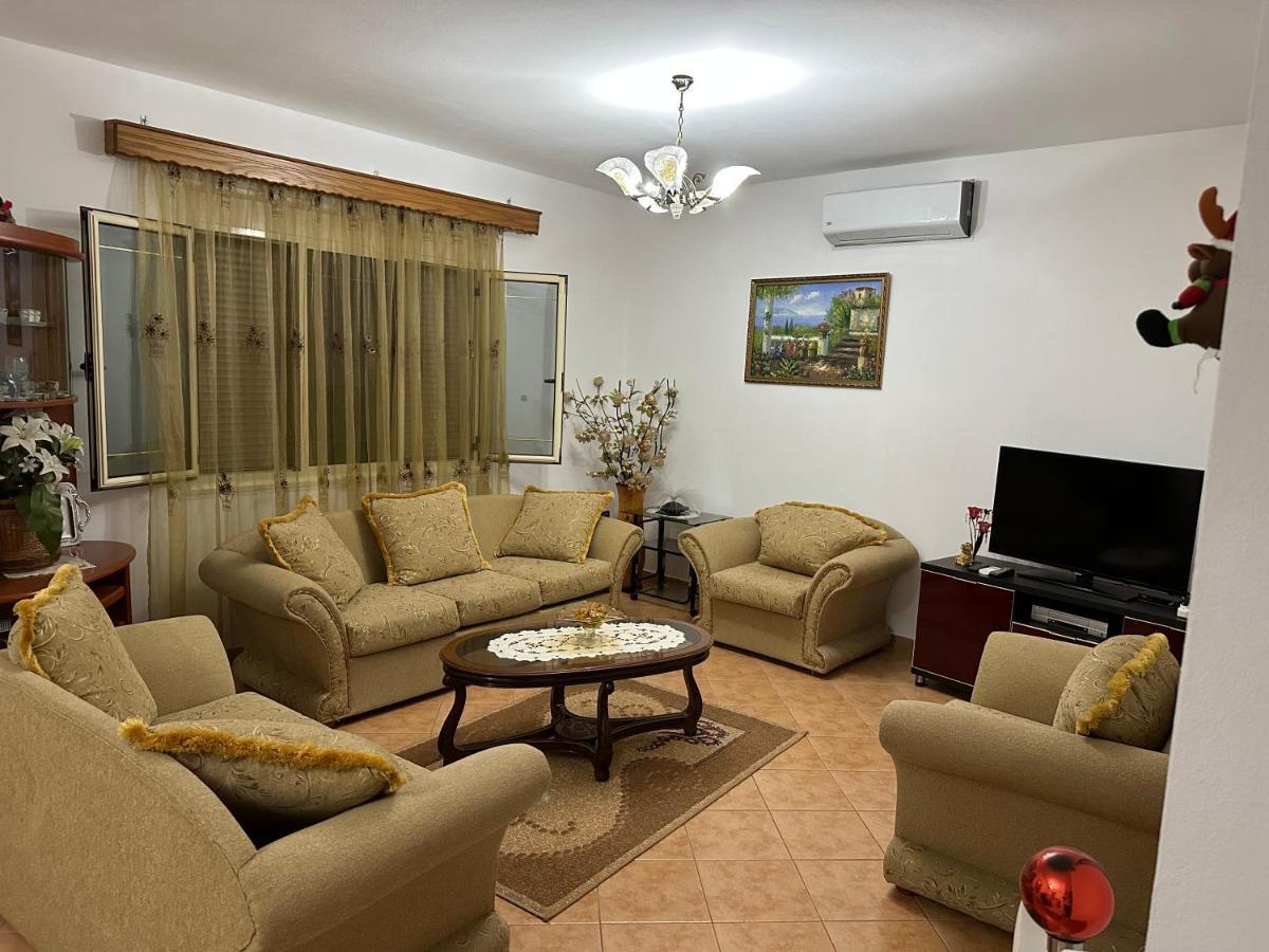 Vila Adriatik 1 Vlorë 外观 照片